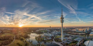 Luftaufnahme mit Blick über München - Olympiapark
